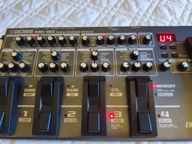 BOSS ME-80 Pedaleira