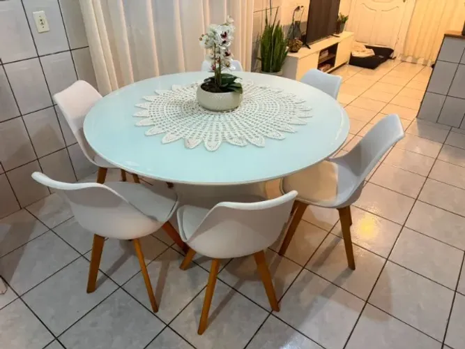 Mesa de Jantar Redonda de 1.40 e junto com as 6 cadeiras