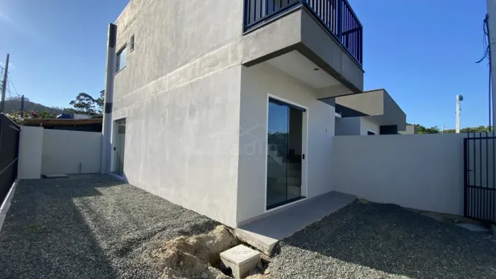 SOBRADO GEMINADO 2 DORMITÓRIOS, R$ 495.000,00 NO GRAVATÁ EM NAVEGANTES/SC