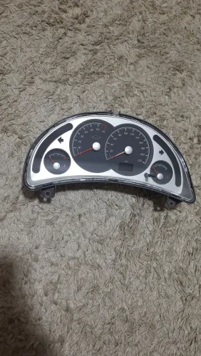 Painel de instrumentos Chevrolet Corsa Premium fundo prata - Raras condições
