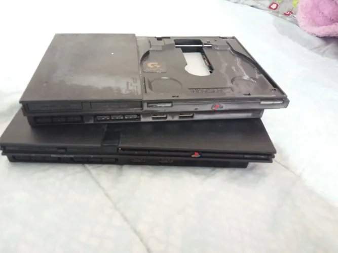 2 PS2s ( Leia descrição. )