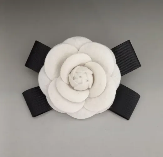 Broche de Flor Detalhe Fita Preta (novo)