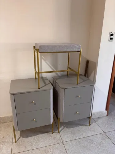 2 Aparadores de cama e acento