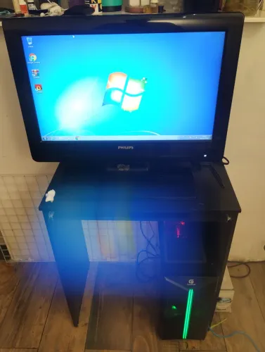 PC Gamer Completo + Monitor/TV 26" + Mesa | RX 470 4GB | FX-6300 | Pronto para Jogar<br>