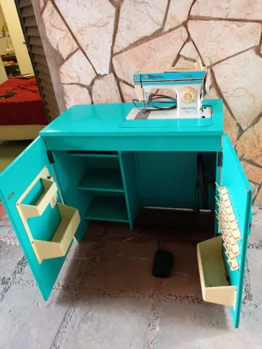Máquina de costura portátil/de gabinete Singer