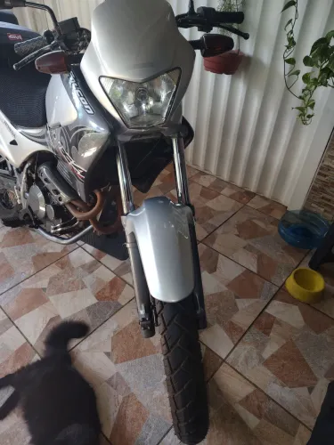 Vendo Falcon. Pneus novos com apenas dois meses de uso. Documento pago. Somente venda 