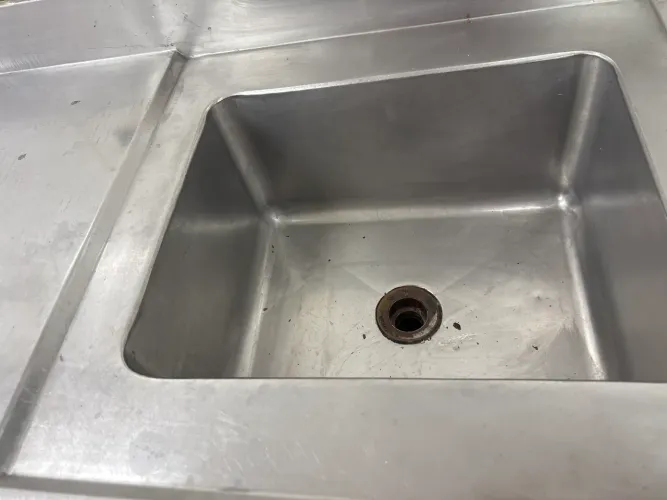 Balcão inox não refrigera