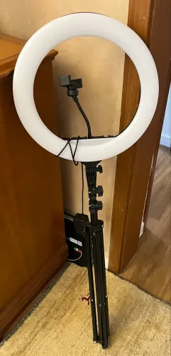 iluminador Ring Light de 26 cm com tripé ajustável da Oásis Market
