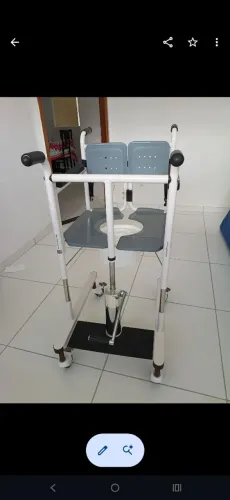 Vende-se cadeira de transferência para idosos