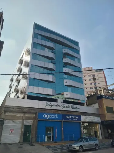 EXCELENTE SALA COMERCIAL EM VILA VALQUEIRE.