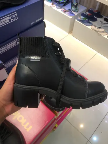 Bota/coturno Moleca tamanho 39