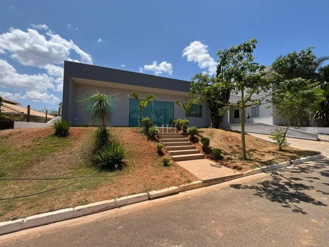 Belíssima Casa para Locação R$12.000,00 no Condomínio Sonho Verde