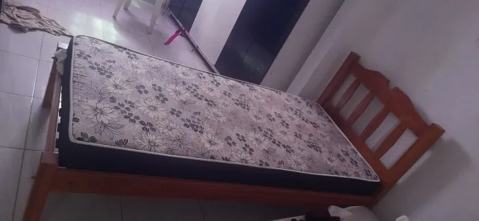 Cama solteirão de madeira mucisa