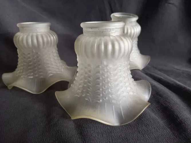 3 tulipas de vidro antiga para luminária 