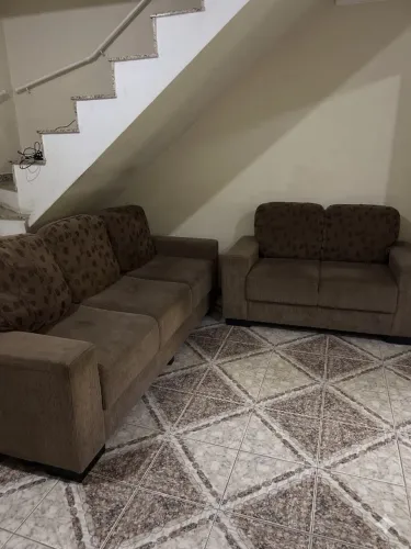 Sofá 2 e 3 lugares marrom RETRÁTIL . Conjunto (Coelho -São Gonçalo)