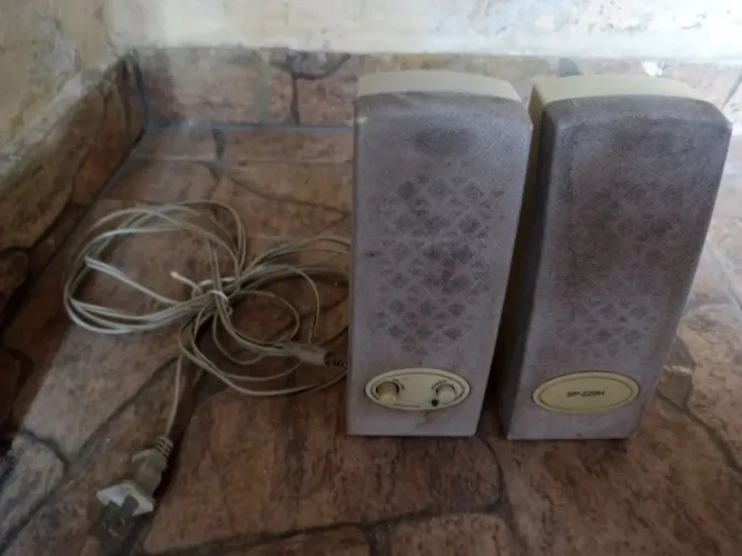 2 caixinhas de som pequenas por R$45