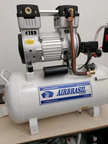 Compressor de ar odontológico isento de óleo 