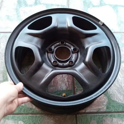 1 roda de ferro aro 16 Jeep Renegade Fiat Toro, semi nova, não rodou na rua