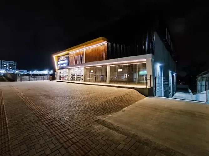 Sala NOVA 200m² com AMPLO estacionamento DIRETO com proporietário em local de ALTO fluxo