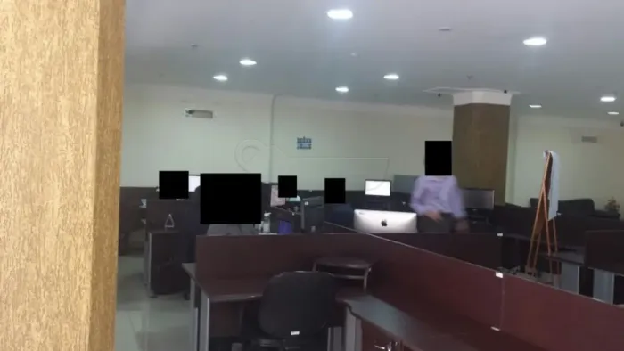 Conjunto de Salas Comercial, com 02 Banheiros Adaptados e 06 Vagas de Estacionamento.