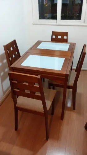 Conjunto Mesa de Jantar Extensível Retangular com 4 Cadeiras