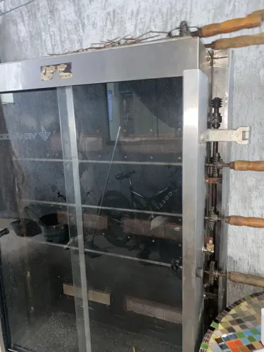 MÁQUINA DE ASSAR FRANGO