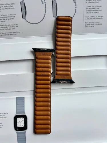 Pulseira Apple Leather Link 45mm - NOVA