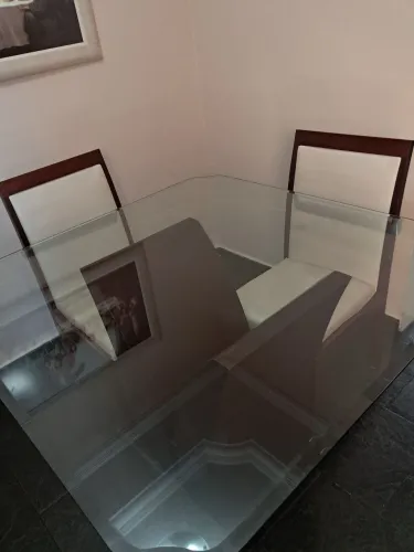 Mesa com 4 cadeiras