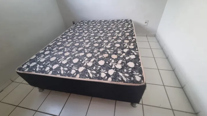 Base casal tamanho padrão marcas de uso ((ENTREGO GRATIS))