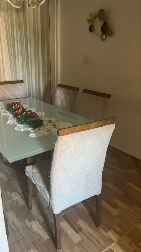 Mesa de jantar em madeira maciça! ( Jacaúna ) com 6 cadeiras Valor 3200
