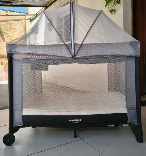 BERÇO CERCADO COM COLCHÃO 