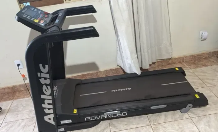 Esteira elétrica ergométrica Athletic Advanced 16 Km/H - com inclinação eletrônica