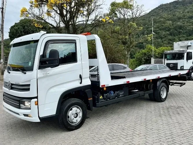 Vw 11180 plataforma guincho 2023