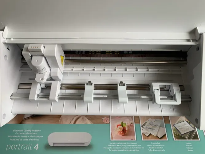 Máquina de cortar portrait 4