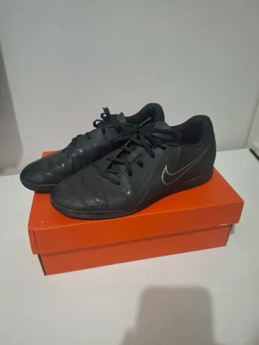 Chuteira Nike Phantom GX II Club Futsal