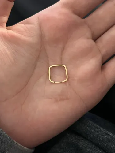 Argola Quadrada em Ouro 18k (Somente Uma)