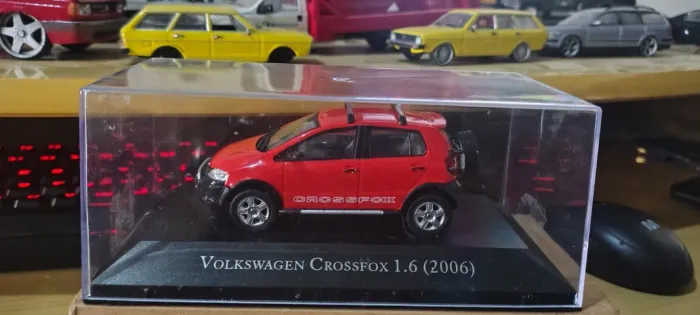 MINIATURA VOLKWAGEM CROSS FOX