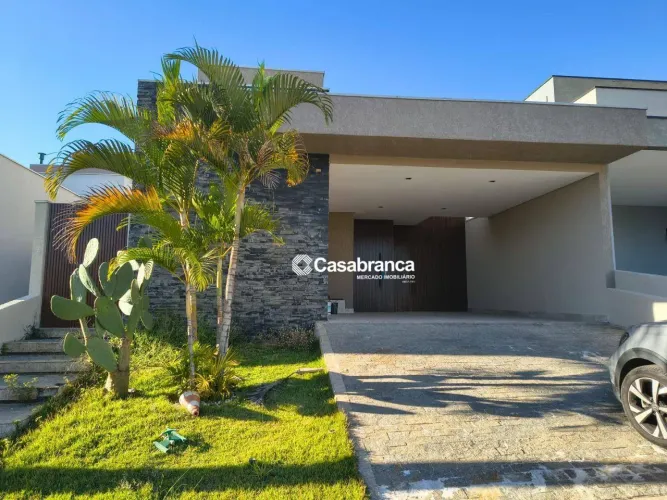 Casa térrea à venda no Condomínio Sunlake, com 3 quartos, sendo 1 suíte com closet, excele