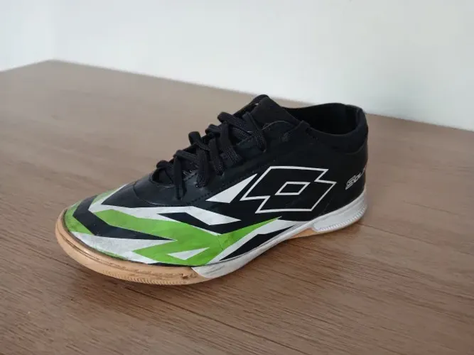 Chuteira Futsal Lotto Solista