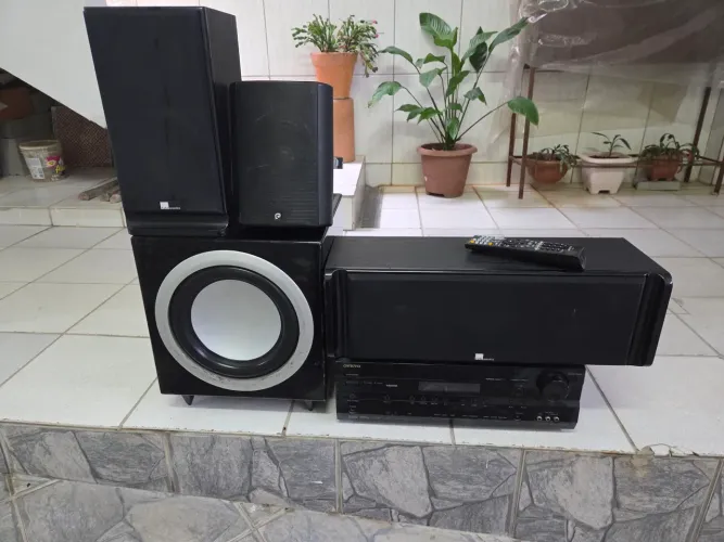 Receiver Onkyo com caixas de som e Sub PURE acoustics