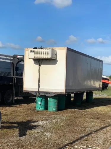Baú Frigorífico Truck Randon Piso Canaletado Alumínio 2005