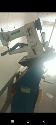 Vendo mesa e cabeçote de fechar colchão *81