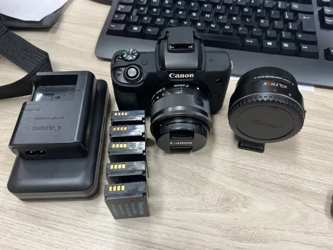 Canon m50 + Lente 15-45mm + adaptador lente EF + 5 baterias + 2 carregadores