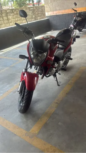 Vende-se cb300 2014