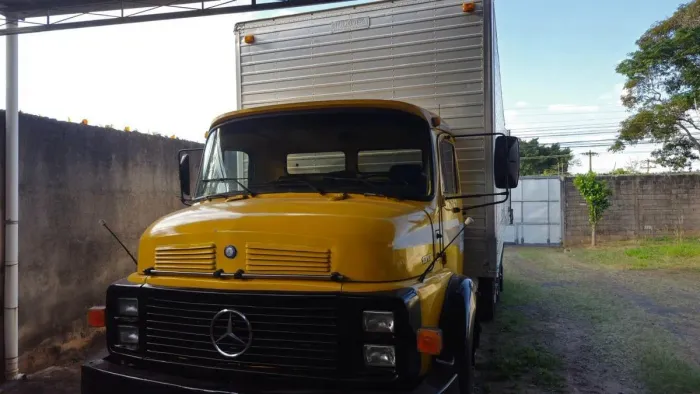Mercedes-Benz 1113 Trucado 6x2.