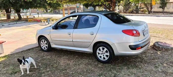 Peugeot 207 Sedan Passion XR 1.4 Flex 8V 4P 2010