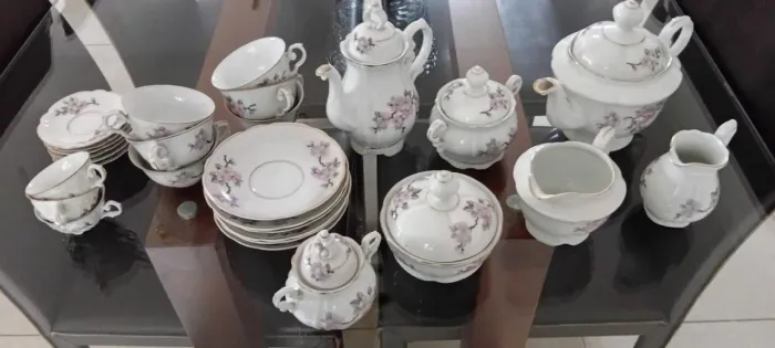 Jogo de chá e café de porcelana