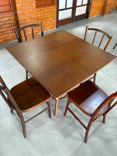 Conjunto mesa com cadeiras