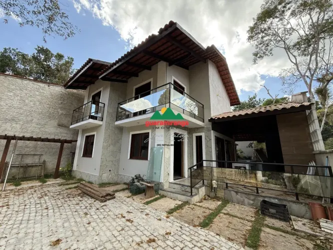 Casa duplex com 03 suítes próximo às cachoeiras em Baturité/CE.
