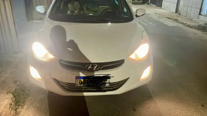 Hyundai Elantra GLS 1.8 16V Aut. 2013